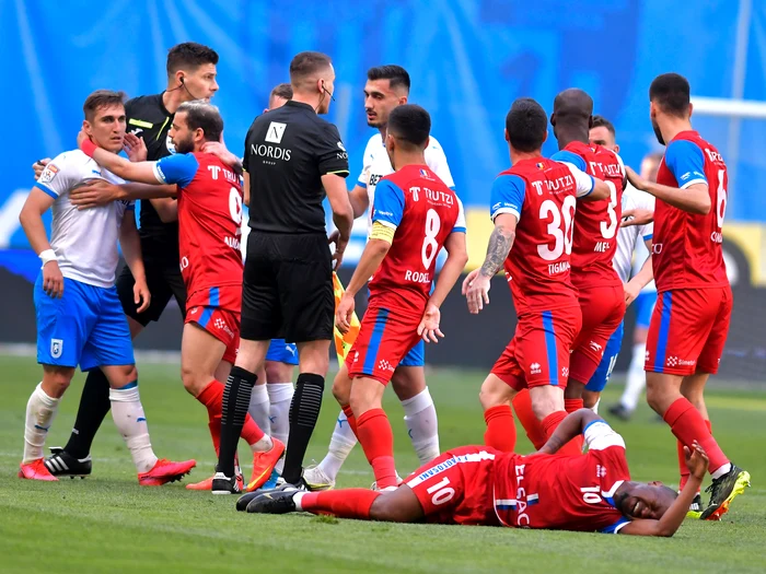 Vătăjelu a văzut al doilea cartonaș galben și a fost eliminatFoto: sportpictures.eu