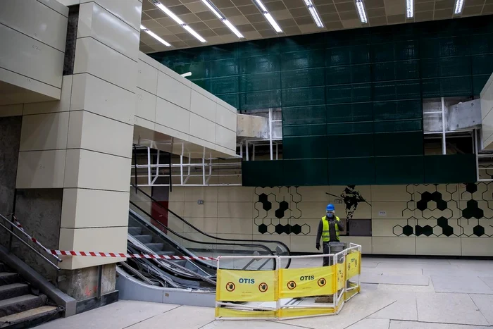 Pe pereții stației Academia Militară apare desenat un soldat