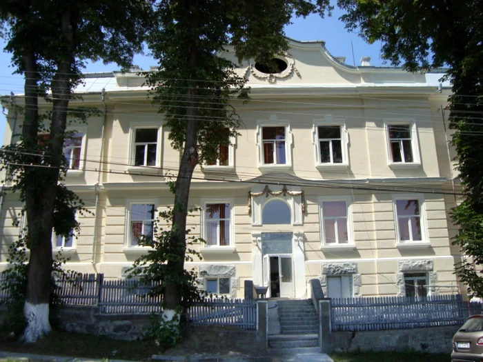 Cei 70 de bătrâni de la Centrul din Solca riscă să ajungă în stradă. FOTO www.suceava.info.ro