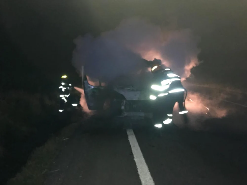 O autoutilitară  s-a aprins pe DN65 Piteşti Craiova. De la ce au izbucnit flăcările