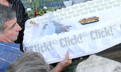 Înmormântarea lui Ionuţ, copilul sfâşiat de maidanezi în Capitală  (Foto: Dorin Constanda) jpeg