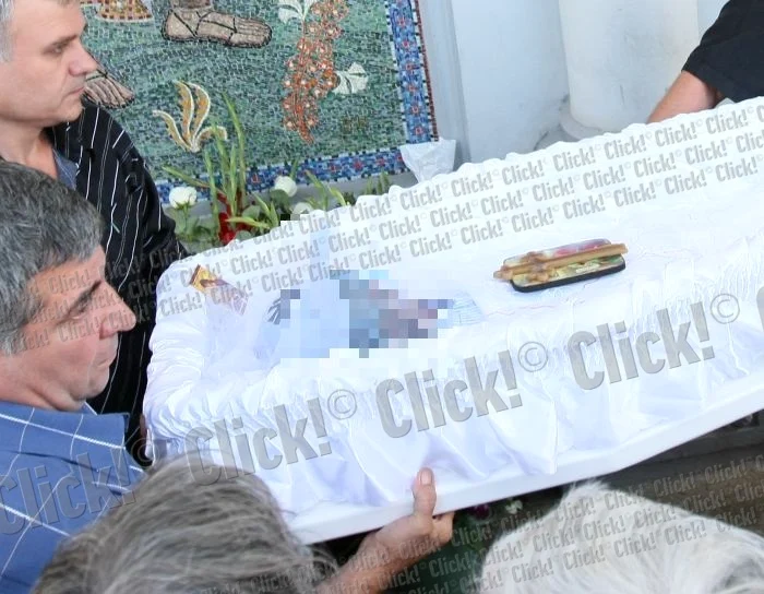 Înmormântarea lui Ionuţ, copilul sfâşiat de maidanezi în Capitală. (Foto: Dorin Constanda)