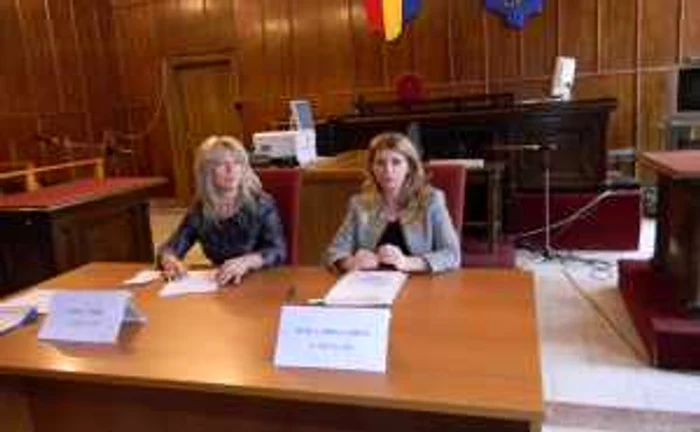 Judecătorii Donka Eniko si Crina Corina Hotca au prezentat procedura divorțului