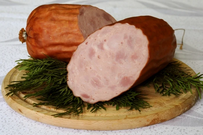 Mezelurile sunt importate şi reambalate în România