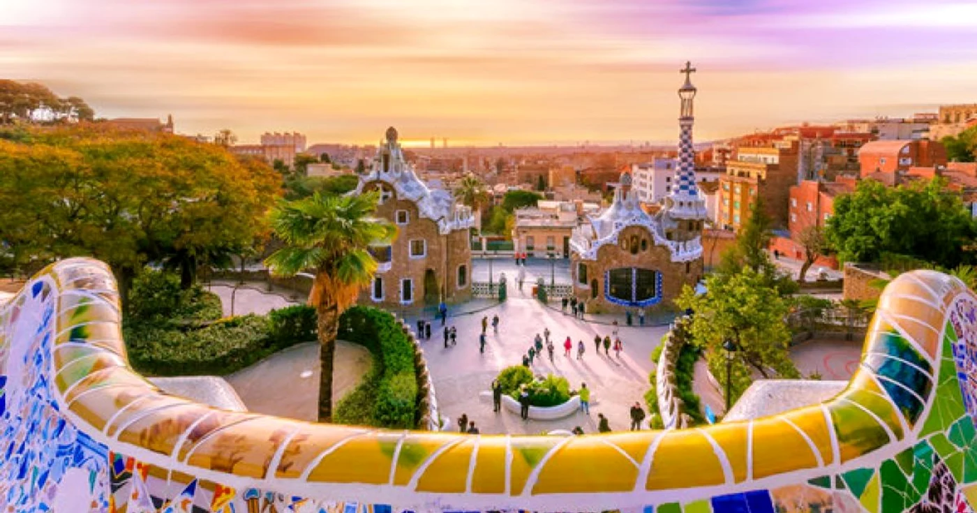 Barcelona, una din cele mai populare destinaţii de vacanţă din lume FOTO huffingtonpost.com