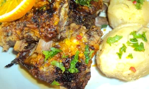 costite caramelizate si cartofi copti jpeg