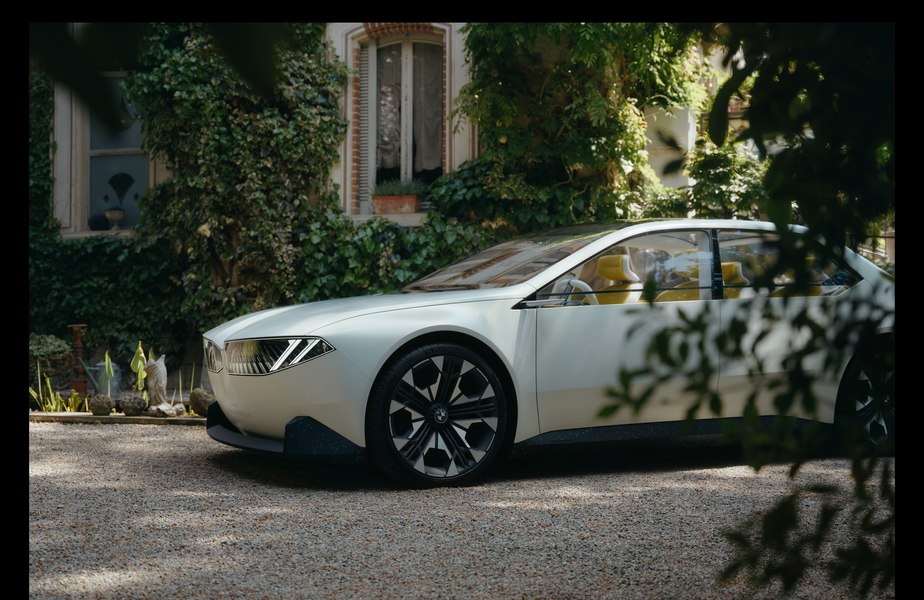 FOTO VIDEO BMW dezvăluie Vision Neue Klasse. Cum arată bolidul-concept care deschide drumul către era electrică