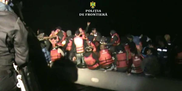 Migranţi salvaţi în Marea Egeee  Foto Politia de Frontieră