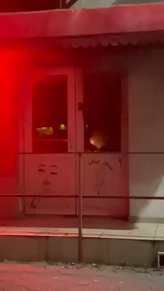 Un salon de înfrumusețare amenajat într-un cămin din Iași, cuprins de flăcări. Autoritățile: incendiul a fost provocat intenționat