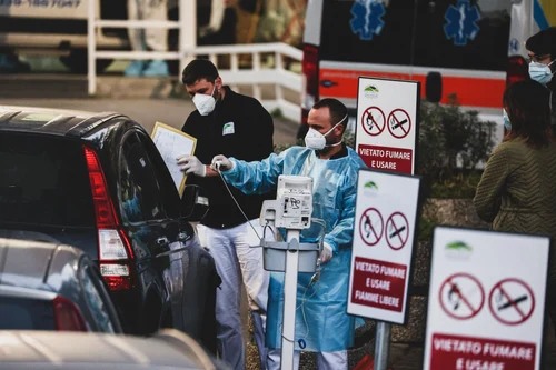 Coadă la spital Napoli