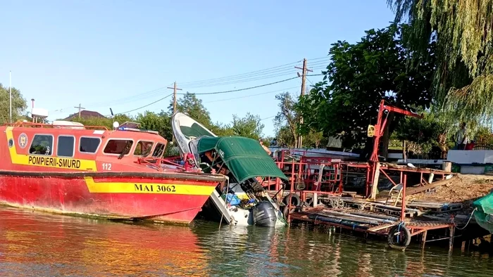 Patru persoane, inclusiv doi copii, implicate într-un accident la acostare în Delta Dunării