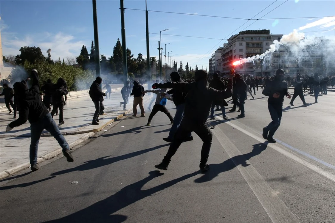 Proteste la Atena. Foto: EPA-EFE