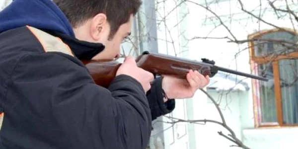 Victima se afla la o partidă de vânătoare (foto arhivă)
