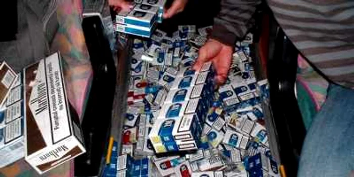 Ţigările erau ascunse în podeaua autocarului