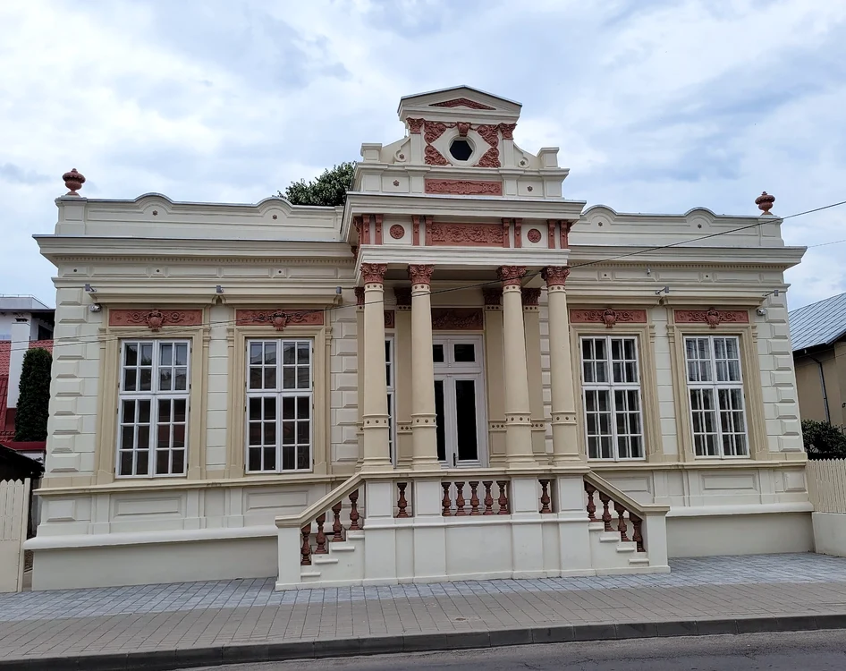 Casa Demetrescu, unde a funcționat o bibliotecă, a fost recent renovată FOTO Facebook Hai la drum