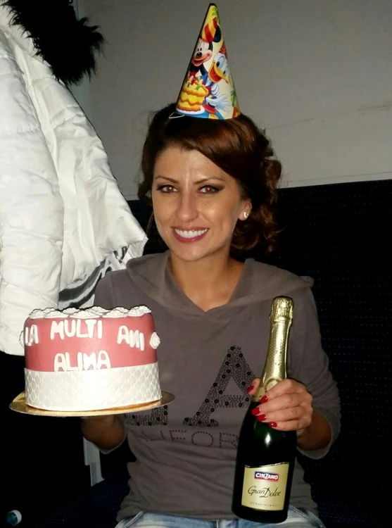 Alina Radi s-a bucurat ca un copil de surpriza prietenilor ei