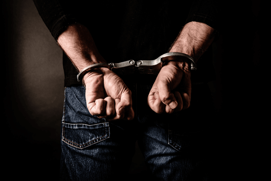 Un român a ocupat un apartament în Italia, după ce s-a dat drept preot și apoi carabinier
