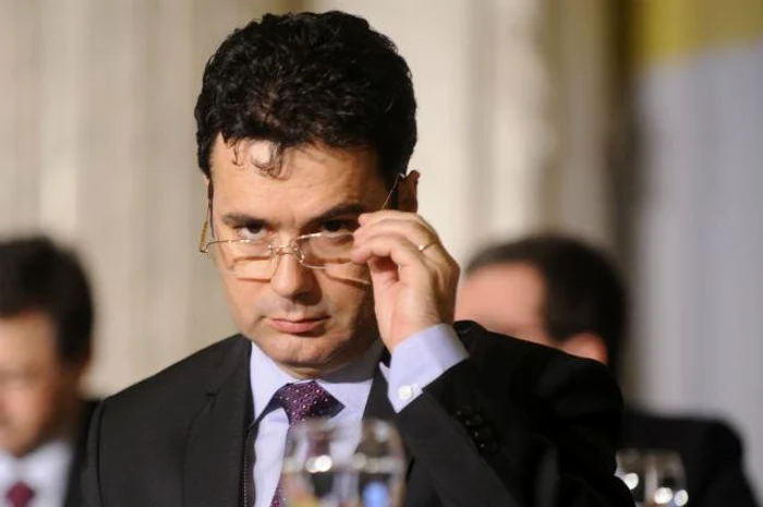 Jurnaliştii de la timesnewroman.ro iau în râs gafa lui Remus Pricopie