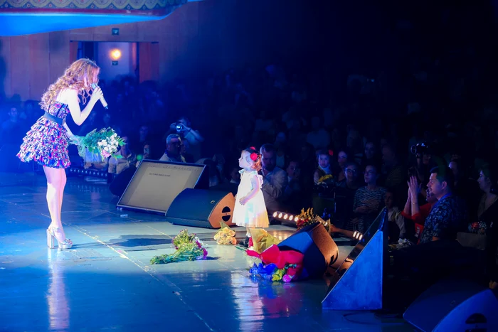 11 elena gheorghe fiica sa sala palatului concert muzica armaneasca 24 jpg jpeg