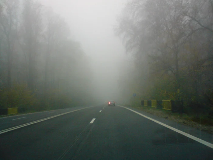 Ceaţa este prezentă pe şosele - foto arhivă