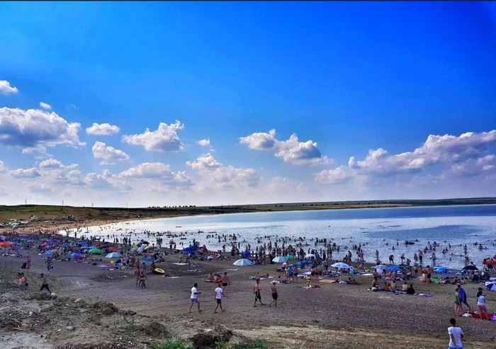 Mii de persoane mai ales din nordul Moldovei vin la Stânca-Costeşti FOTO Cosmin Zamfirache