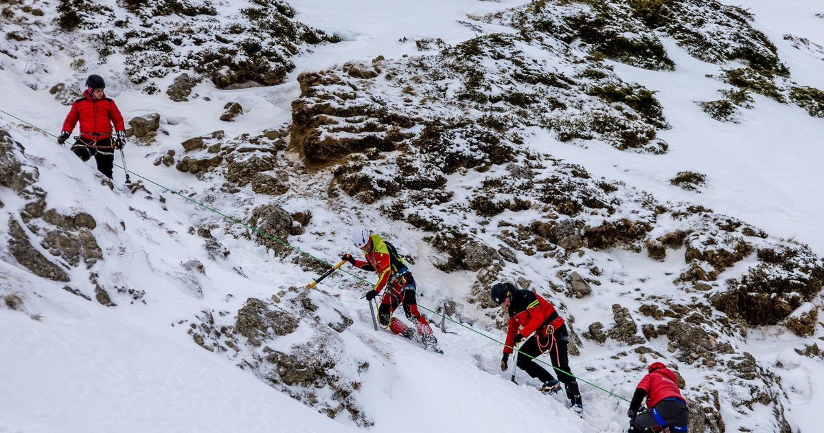 Cine este tânărul de 18 ani dispărut de 5 zile în Bucegi. Părinții din UK i-au localizat telefonul pentru a afla unde este