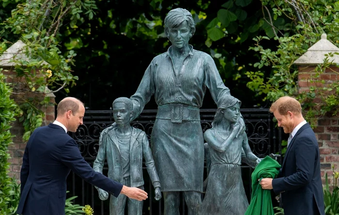 3 printii william si harry la dezvelirea statuii diana jpg jpeg