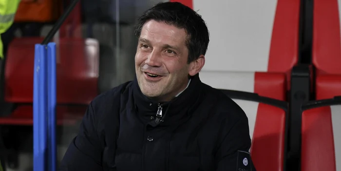 Chivu a călcat pe bec fără să vrea   FOTO EPA