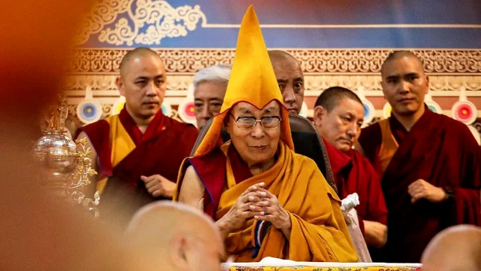 Cine este Dalai Lama și de ce trăiește în exil. Susține că succesorul lui se va naște în „lumea liberă” din afara Chinei