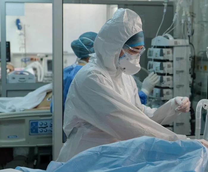 
    Scade sub 1.000 numărul cazurilor noi de coronavirus în Româniafoto: Shutterstock  