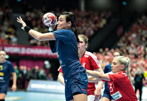 Cristina Neagu e vedeta celor de la CSM Bucureştifoto:afp