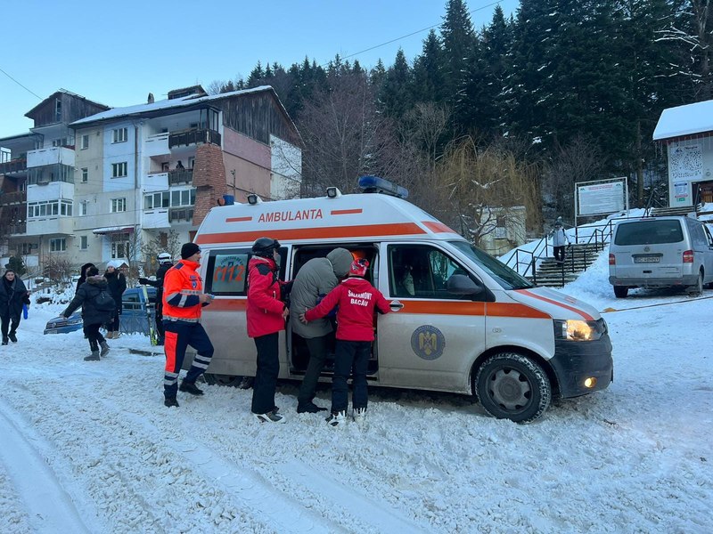 Șapte accidente pe Pârtia Nemira, în primele zile. Ce recomandă salvamontiștii schiorilor pentru a evita spitalul