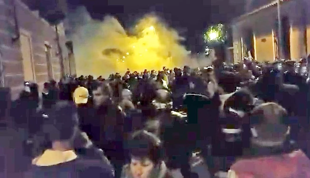 
    Torino. Forţele de ordine au aruncat  cu gaze lacrimogene.  