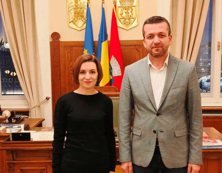 Maia Sandu s-a întâlnit la Oradea cu primarul municipiului. Președintele Republicii Moldova a ajuns cu un avion de linie