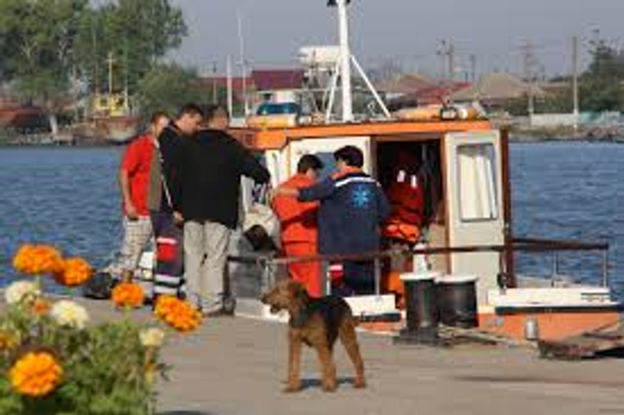 O singură ambulanță navală pentru Delta Dunării. SAJ Tulcea mai are două șalupe stricate, la care nici cârpeala nu mai ține