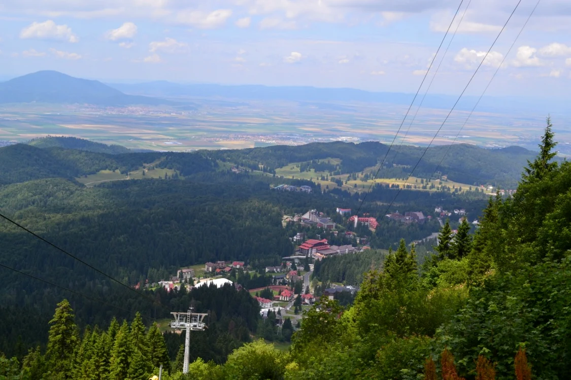 Poiana Braşov vine cu preţuri mult mai mici decât în sezonul rece. FOTOSimona Suciu