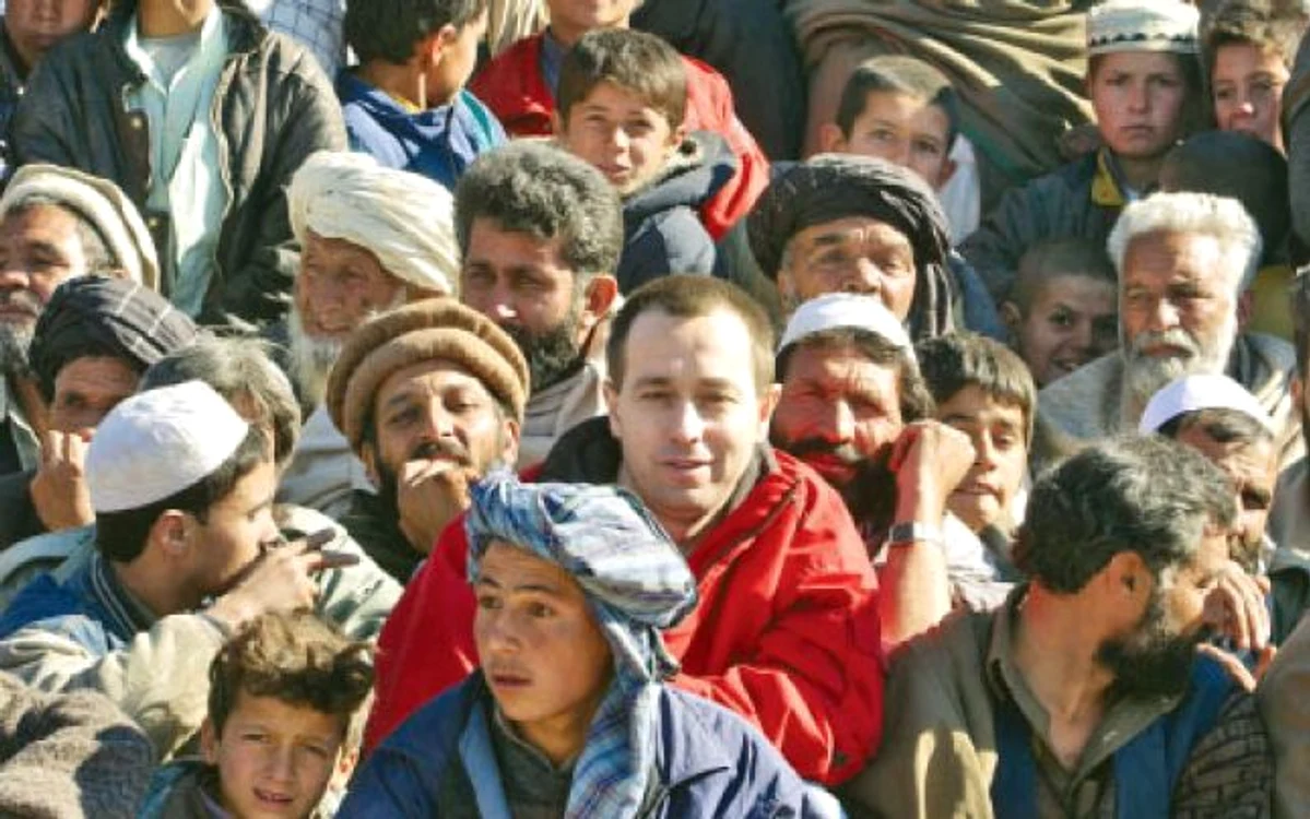 În Afganistan, unde a avut ambiţia de a fi, împreună cu colegul Cristi Preda, primii ziarişti români ajunşi acolo în 2002, după căderea talibanilor  