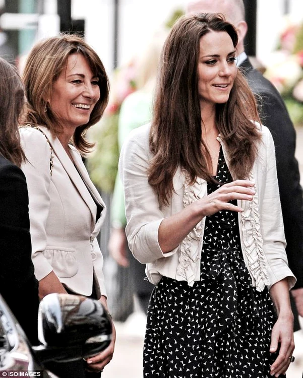 Kate Middleton alături de mama ei, Carole