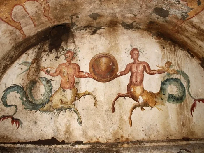 Mormântul era decorat cu fresce