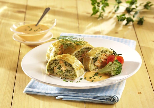 Roll of Alaskian Salmon with Broccoli and Sauce of Red Bell Peppers (step by step) jpeg