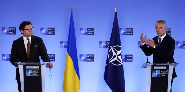 Dmitro Kuleba si Jens Stoltenberg la Bruxelles FOTO EPA-EFE