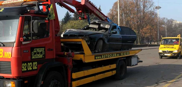 Autospecialele cu mașini distruse în accidente au defilat prin centrul Chișinăului