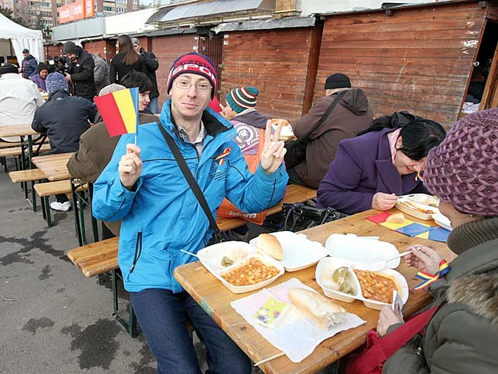 Bogdan, 43 de ani, a sărbătorit în stil românesc Ziua Naţională
