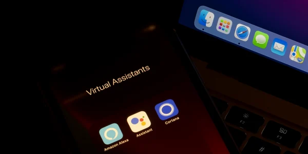 google assitant siri cortana alexa asistenti virtuali foto shutterstock