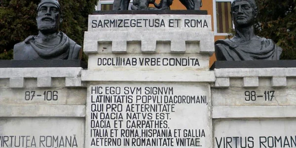 Lupa Capitolina din Cristeştii Ciceului este una dintre donaţiile doctorului Dascăl. 