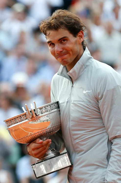 
    Rafael Nadal, obosit după victoria de la Roland Garros (foto Reuters)  