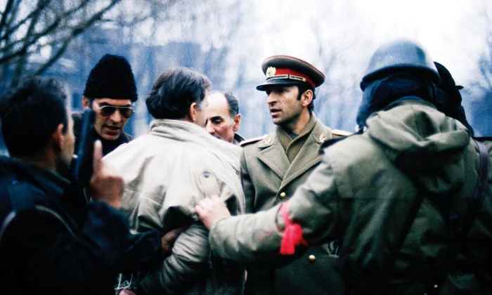 1989, Revoluția Română/ «Noi trebuia să rămânem afară, să apărăm revoluţia  Asta era în mintea noastră» jpeg