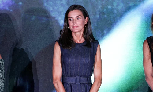 Regina Letizia in rochie denim   GettyImages 2173191896 jpg