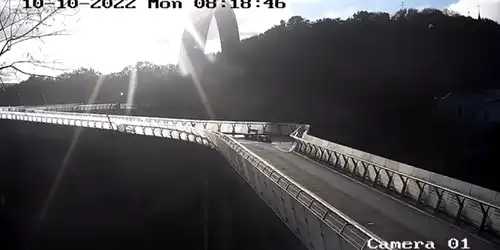 Momentul în care o rachetă rusească lovește un pod pietonal din Kiev 
