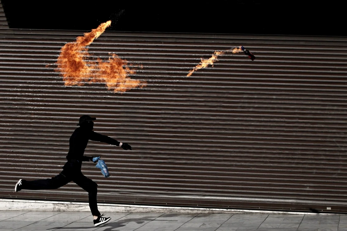 Atac cocktailuri Molotov Foto: arhivă, adevărul